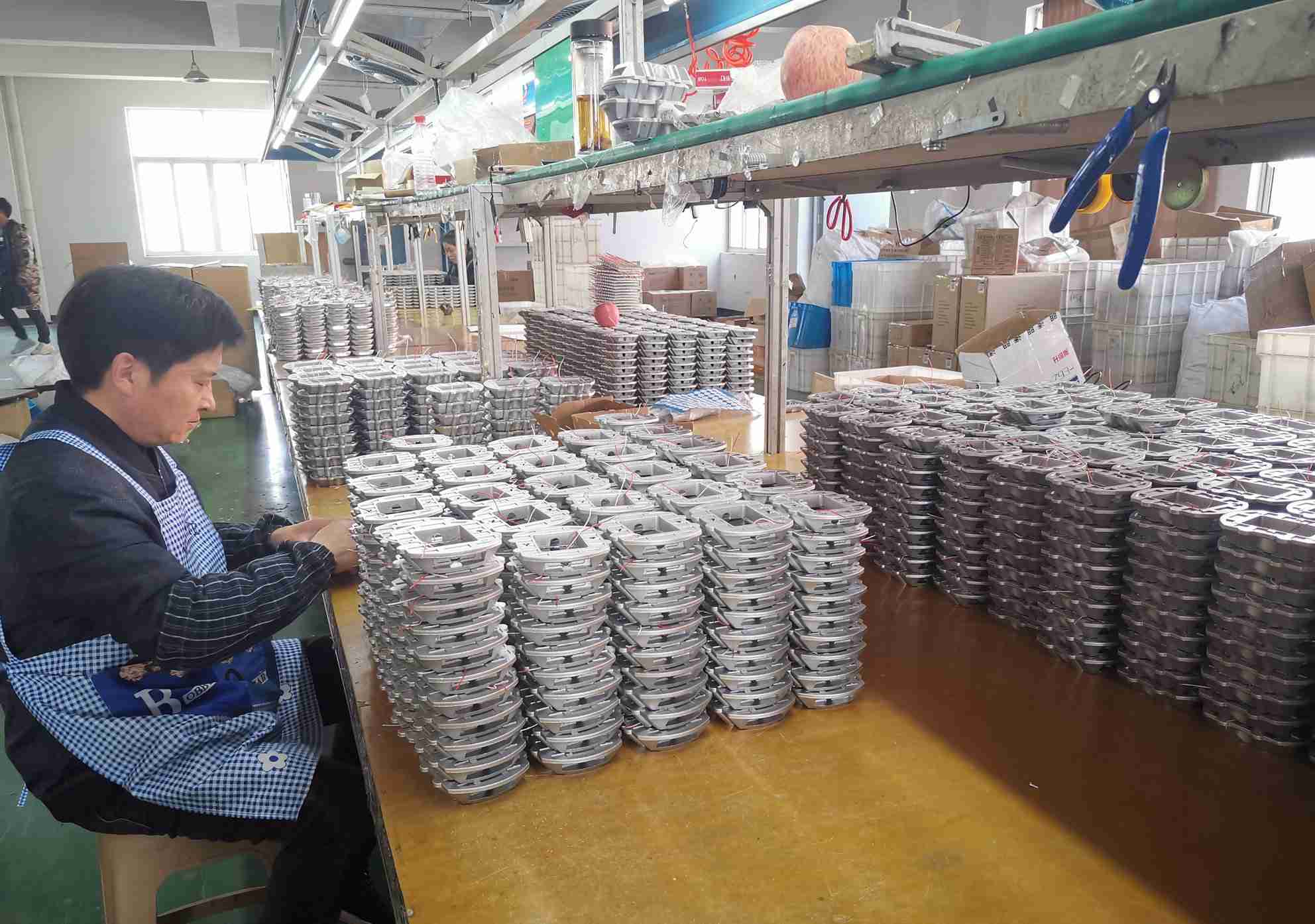 solar-road-stud-production
