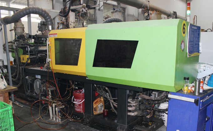 barricade-light-injection-machine