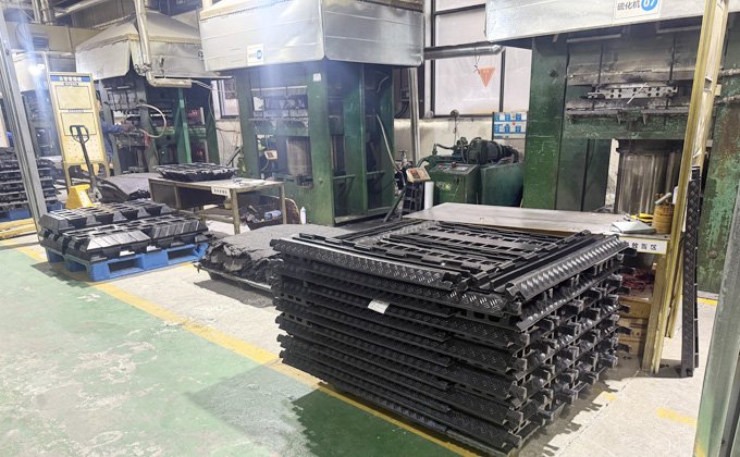 cable-protector-ramp-rubber-vulcanized-machine-1