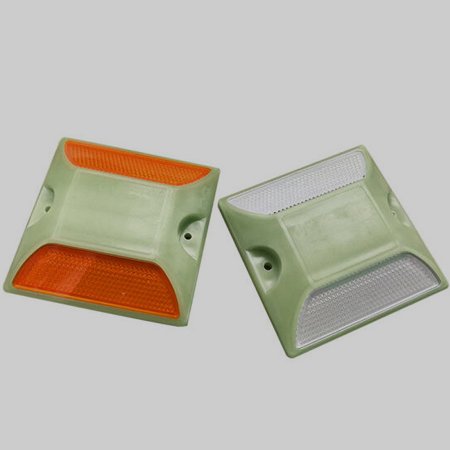 plastic-road-studs