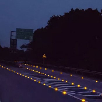 road-stud-highway-ramp