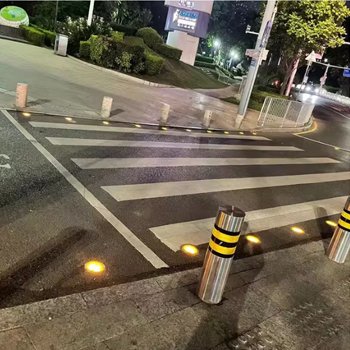 road-stud-pedestrian-zebra-crossing