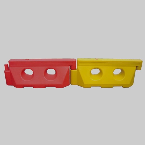 SM-002-water-filled-road-barriers