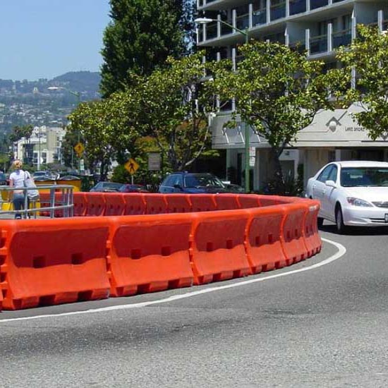 Traffic-construction-plastic-water-filled-barriers
