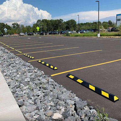 application-wheel-stopper-outdoor-parking-lot
