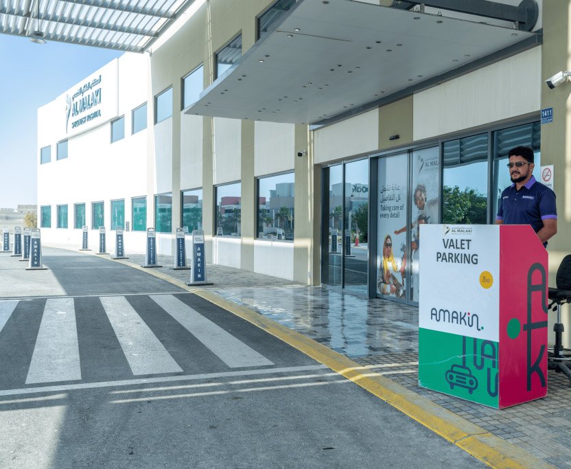 middle-east-valet-parking-vertical-panels