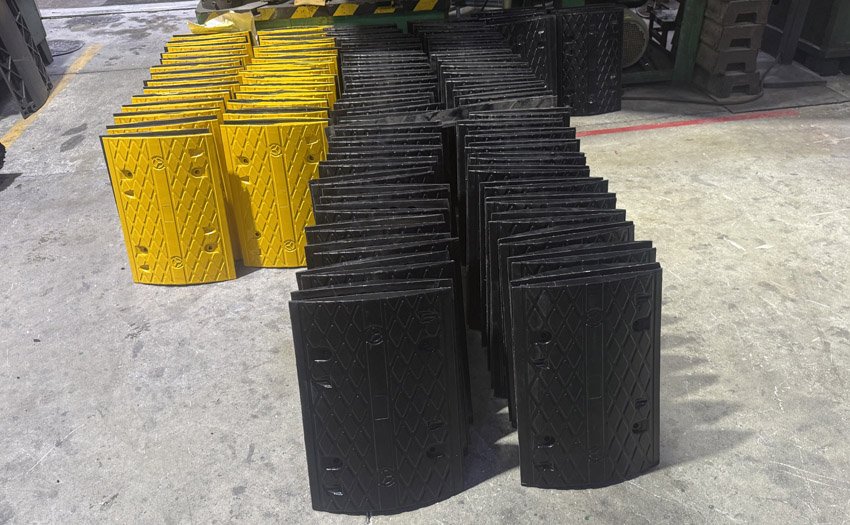 rubber-speed-bump-production-4