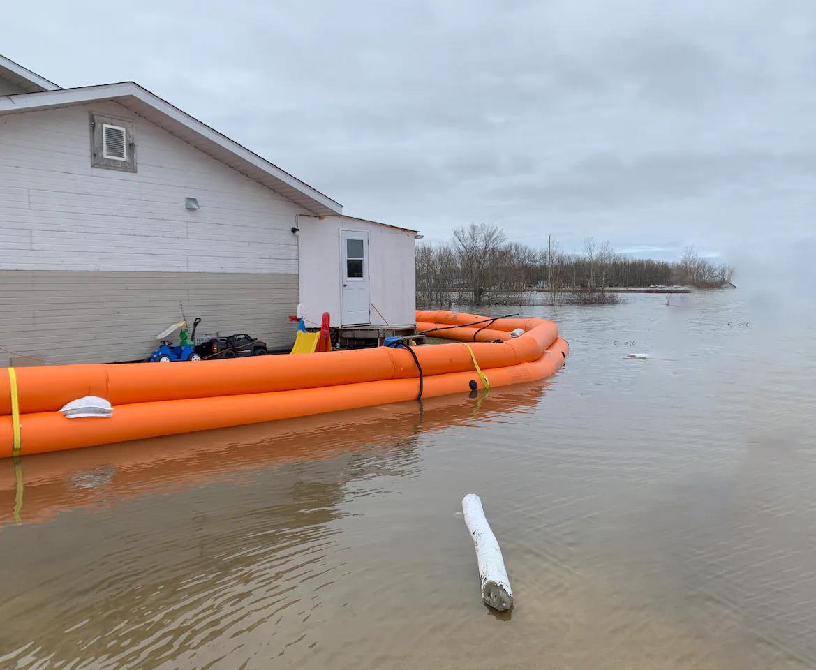 water-filled-flood-barriers