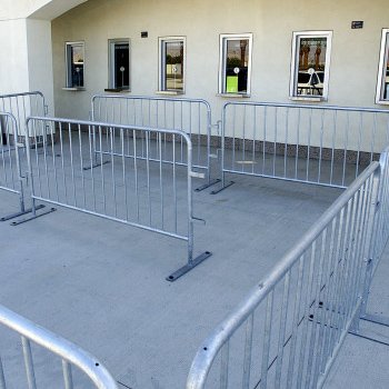 Entrances-and-Exits-Crowd-Control-Barrier
