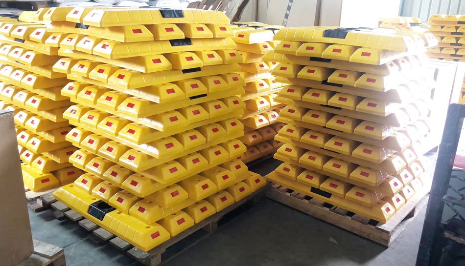 Lane Separator Manufacturer