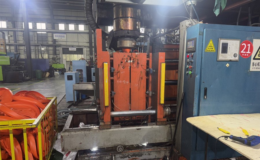 Plastic-Crowd-Control-Barrier-Production