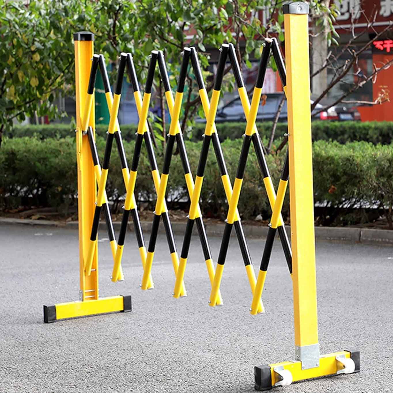 Retractable-road-barriers