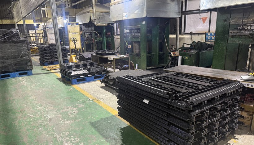 Supply and Wholesale Rubber Fire Hose Ramps and Bridges