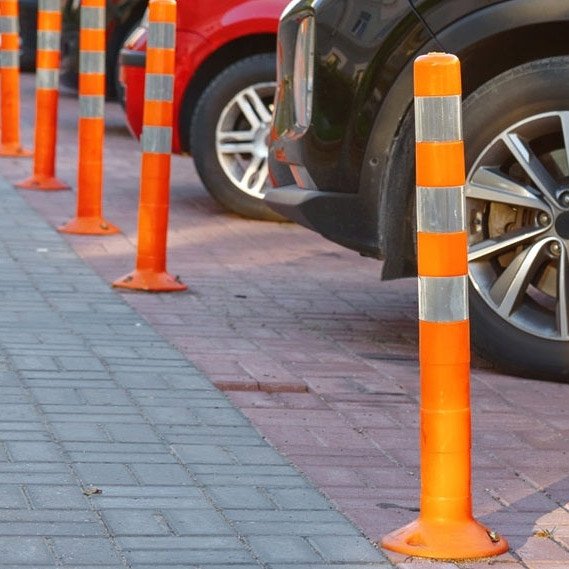 plastic_parking_barrier_used_in_parking_lot