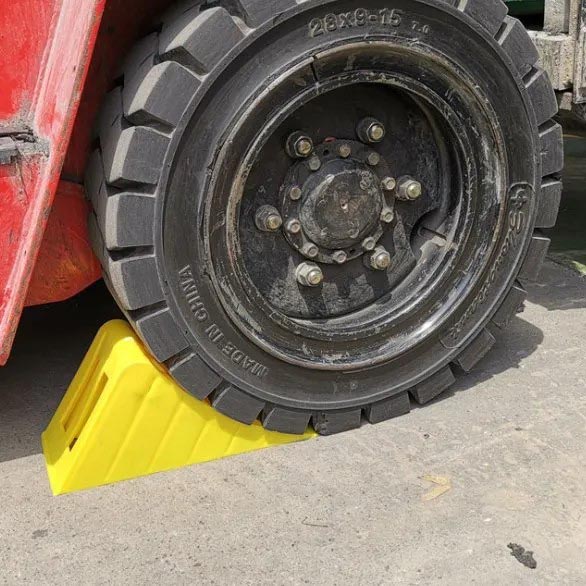 Dock wheel chocks