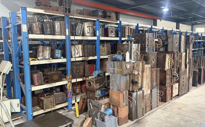 flasher light injection molds