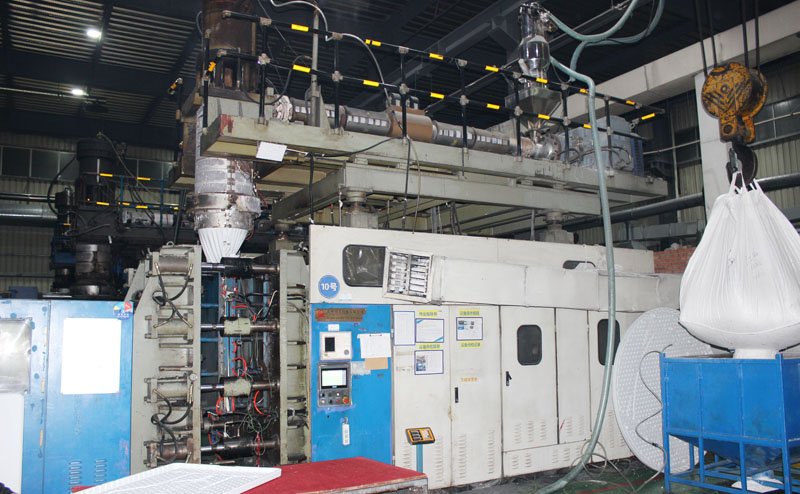 plastic safety barrier machine