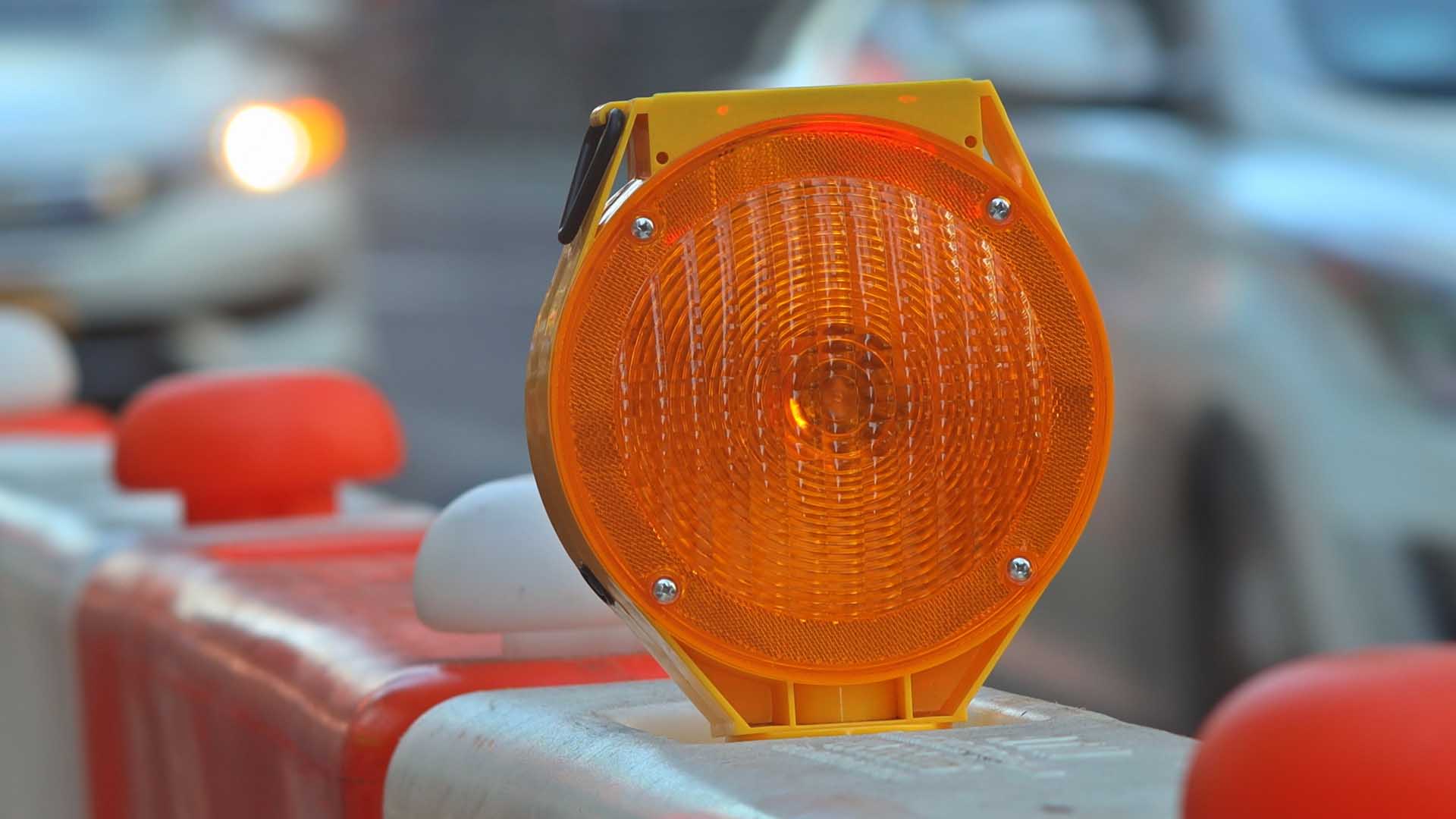 Solar type a c barricade light
