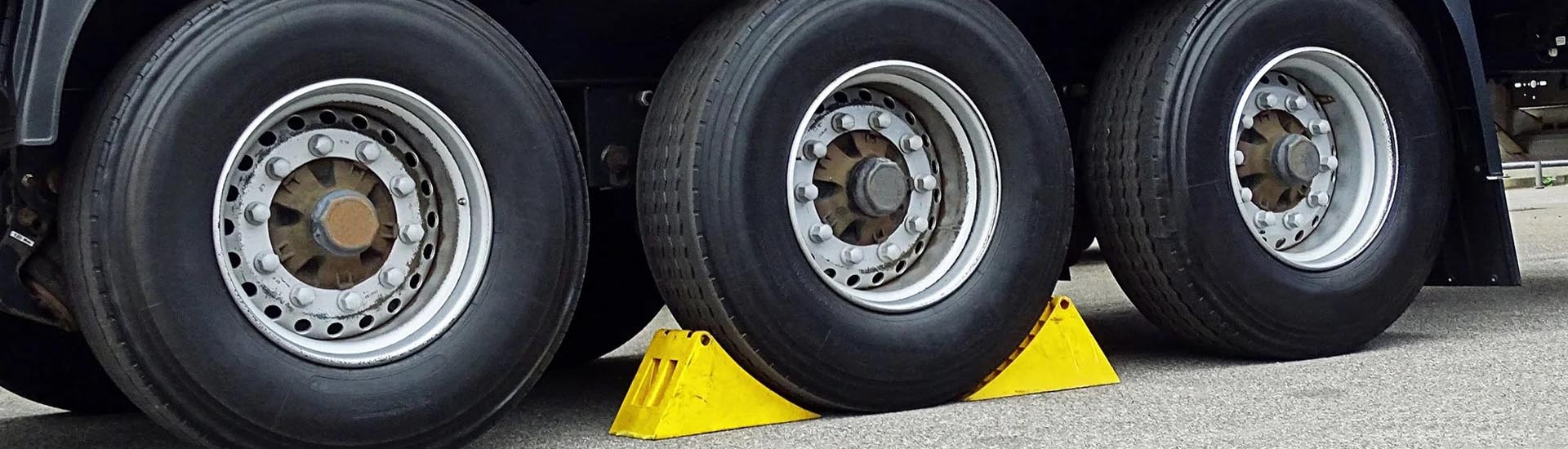 How-to-Use-Wheel-Chocks