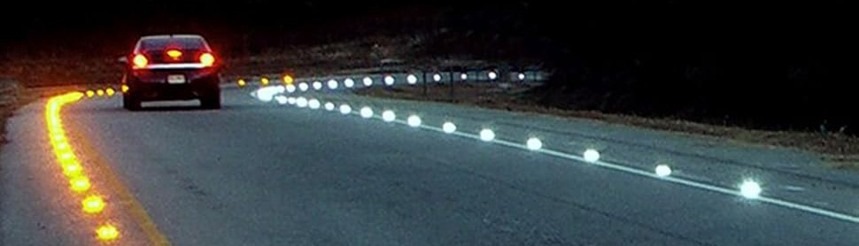 ¿Qué son los reflectores en las carreteras?