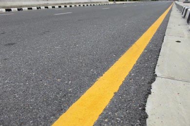 edge of pavement line marking