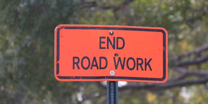 Señal de fin de obras en la carretera