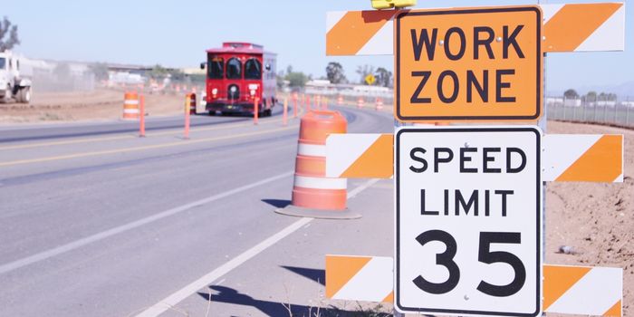 Señales de límite de velocidad en zonas de obras