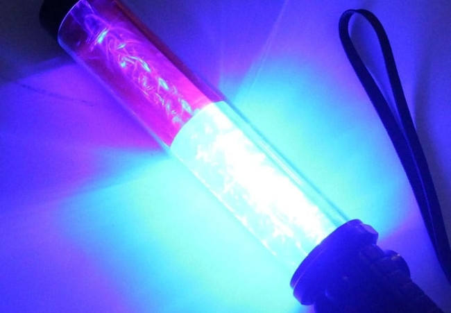 Bastón de tráfico rojo y azul