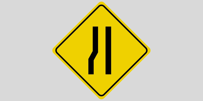 Estrada estreita à esquerda