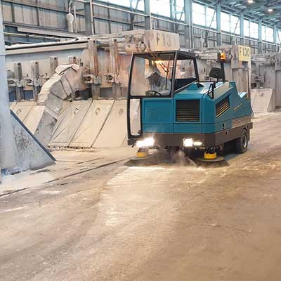 Straßenreinigungsmaschine für Baustellen