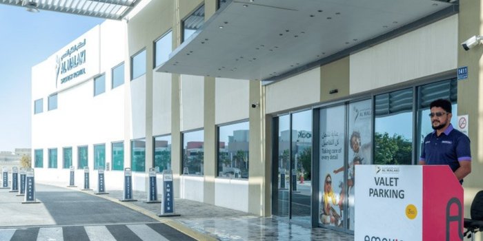 Placa de estacionamento com manobrista