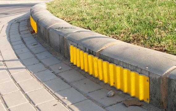 Linear Delineation System for Road Curb