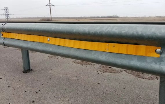 Linear Delineation System for W-beam Guardrail