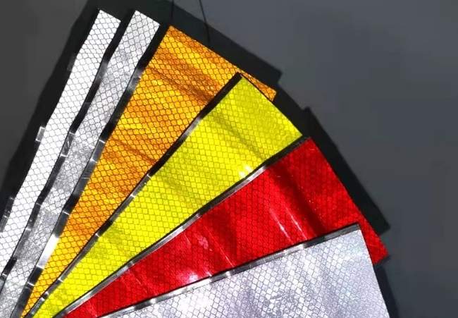 Linear Delineation System in Different Colors