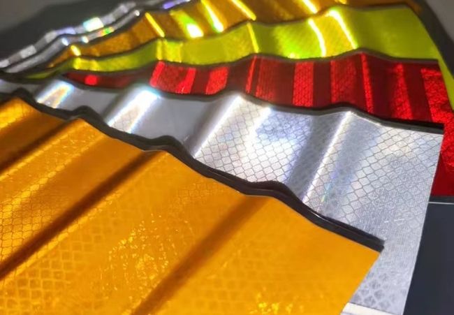 Panels with wavy shape