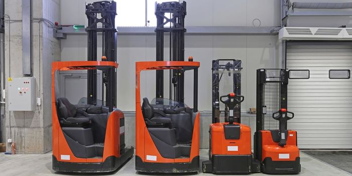 شاحنات الوصول والرافعات الشوكية