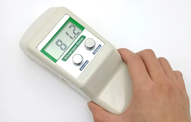 whiteness meter in use