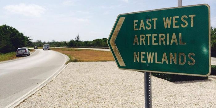 Panneau de signalisation pour route principale