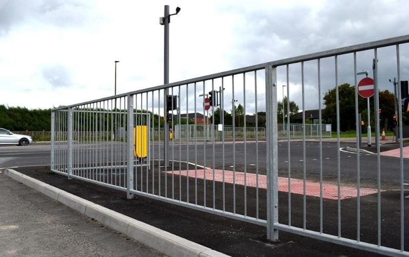 Galvanized Metal Pedestrian Guardrail