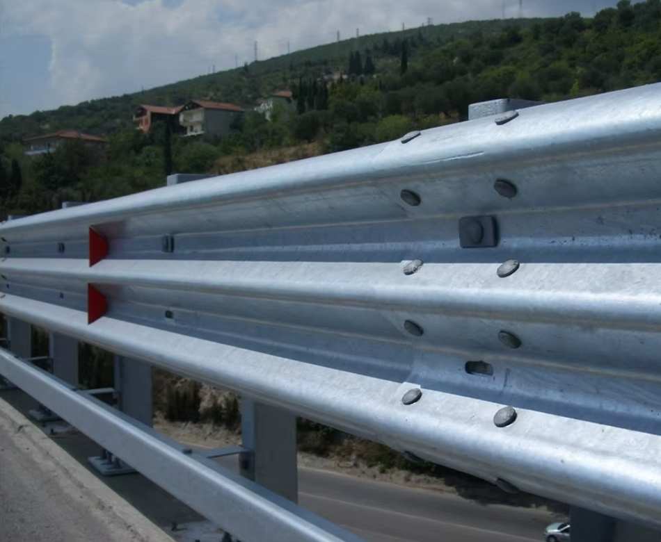 Metal Thrie-beam Crash Barrier