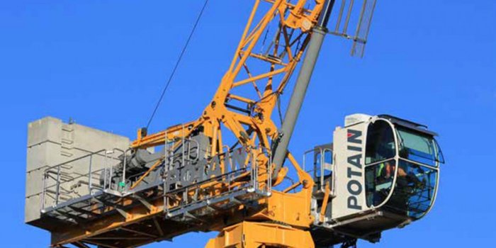 رافعة برجية ذات دوران علوي