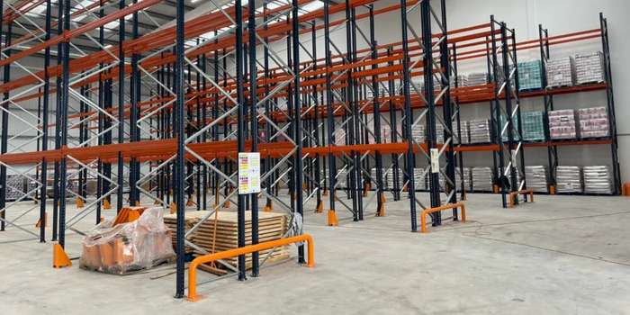 Sécurité des rayonnages d'entrepôt