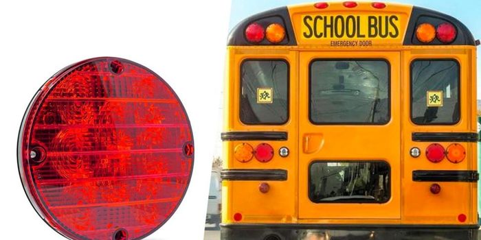 أضواء ستروب في الحافلات المدرسية