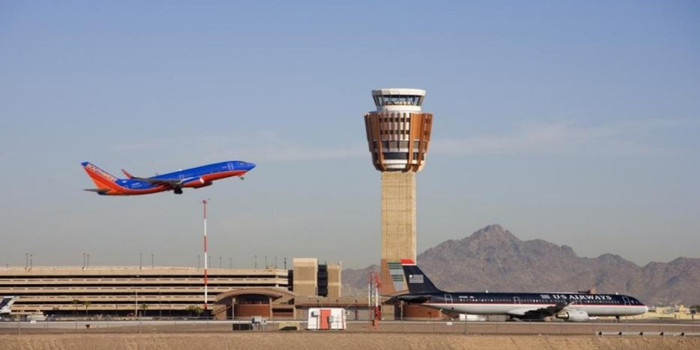 Flughafen-Kontrollturm