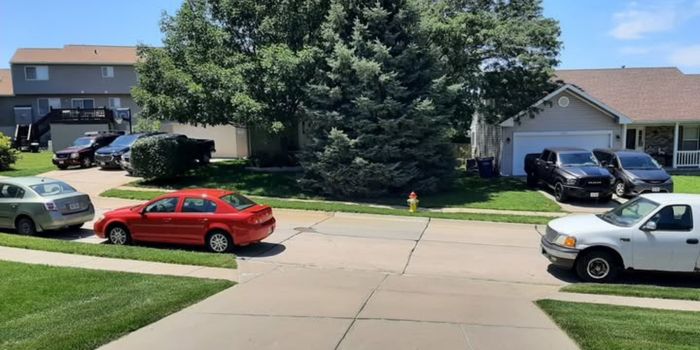 Coche aparcado en mi entrada