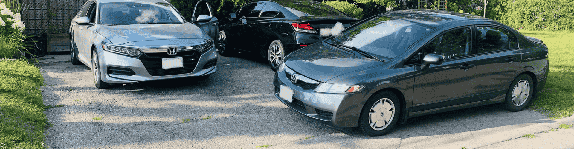 Carro estacionado na minha entrada de garagem.