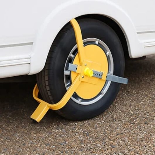 مشبك عجلة السيارة