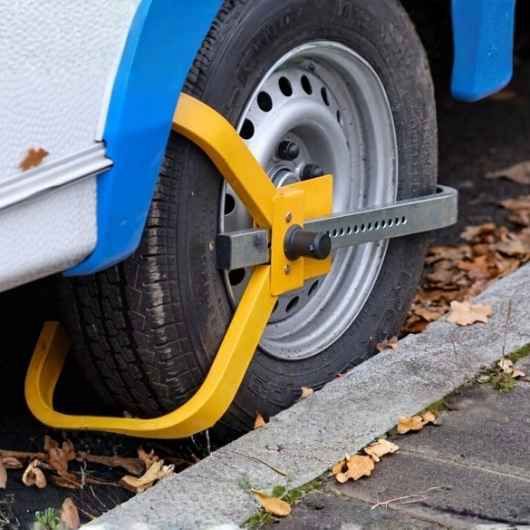 مشبك عجلة الكرفان