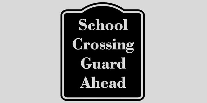 Sinal de guarda de trânsito à frente