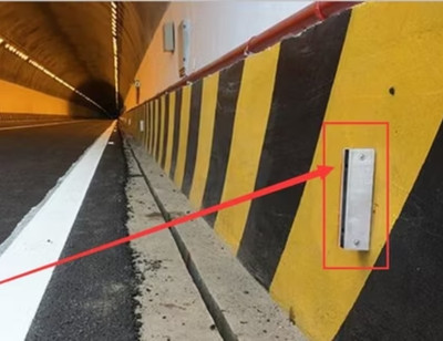Guardrail Delineators on Tunnels